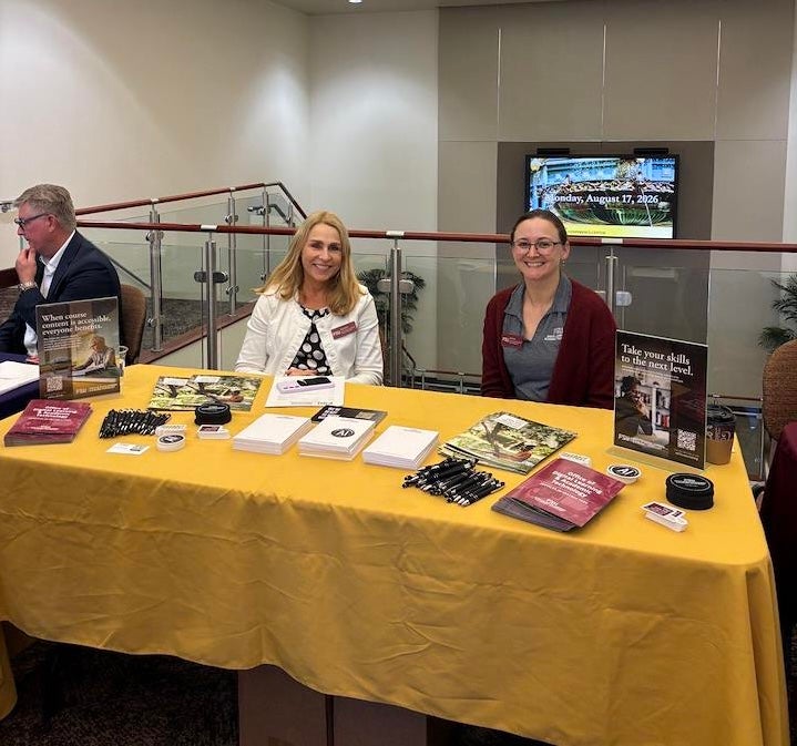 Mary Eichin and Jamie Lutz tabling at the FSU New Faculty Orientation